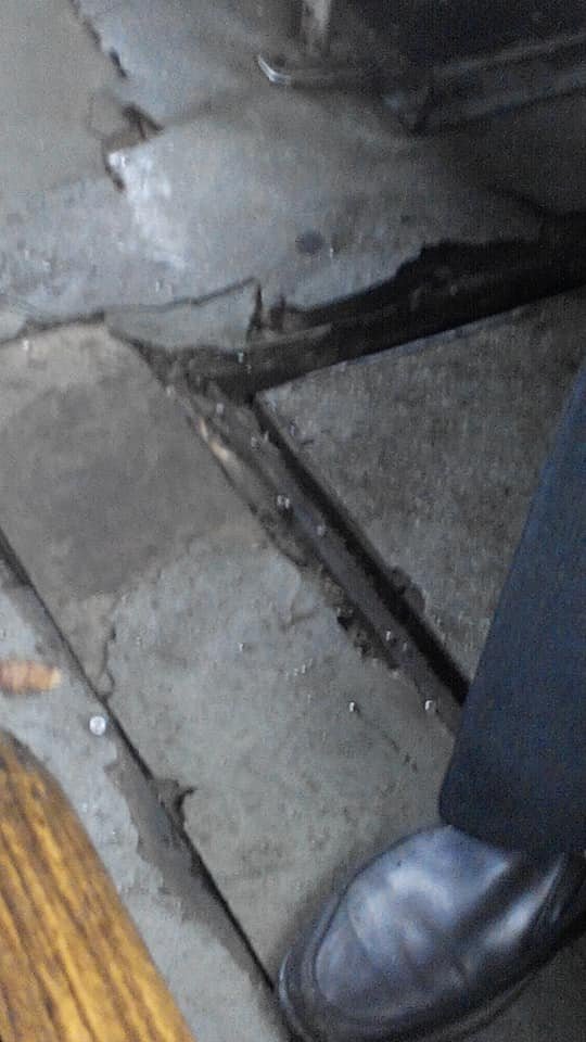 Миші  і подерта підлога: показали жахливий стан електрички «Ковель – Заболоття»