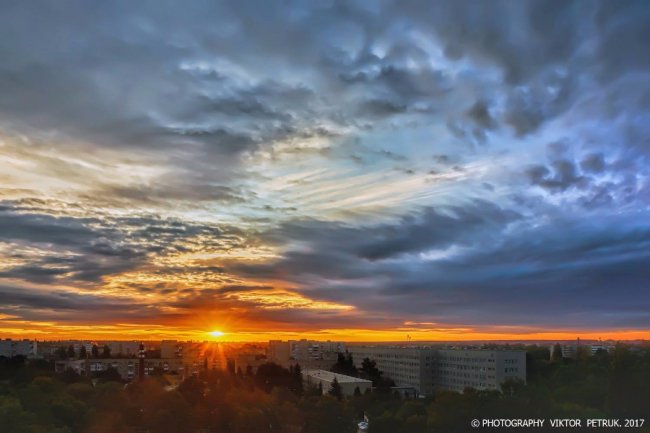 Луцький фотограф показав дивовижні фото світанку