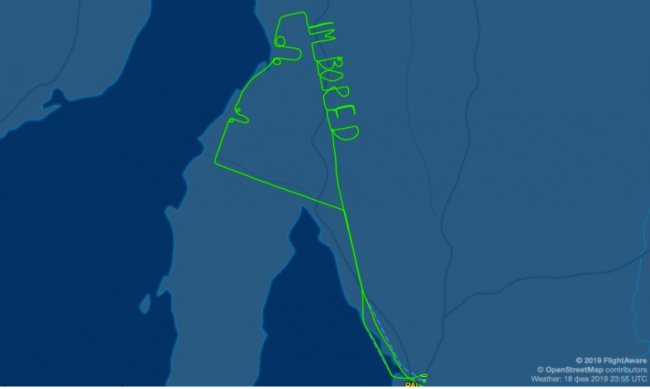 Льотчик занудьгував на роботі і зробив непристойний малюнок у небі. ФОТО
