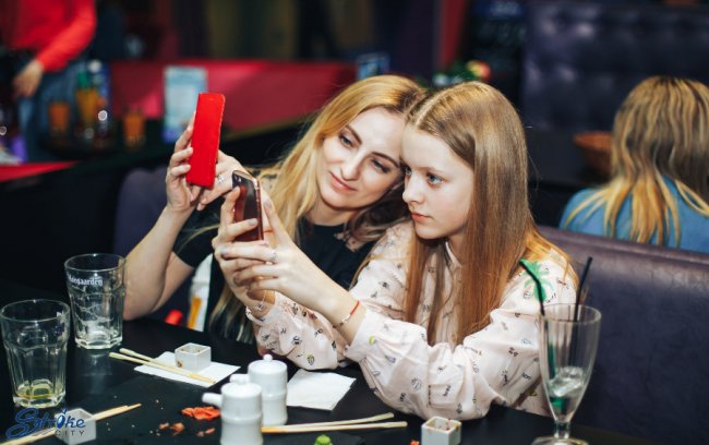 У StrikeCity привітали жінок. ФОТО*