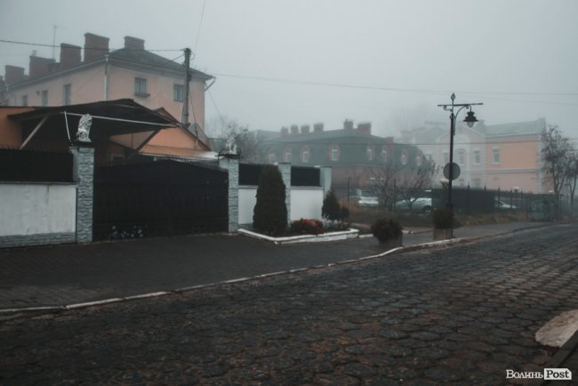 Туманний Луцьк: неймовірні фото 