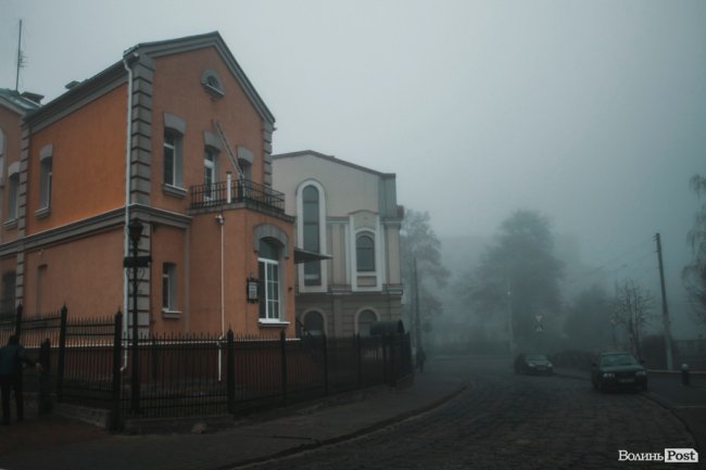 Туманний Луцьк: неймовірні фото 