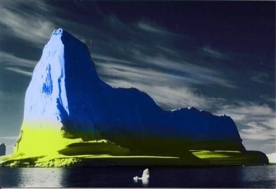 Знамениті споруди світу стали синьо-жовтими. ФОТО