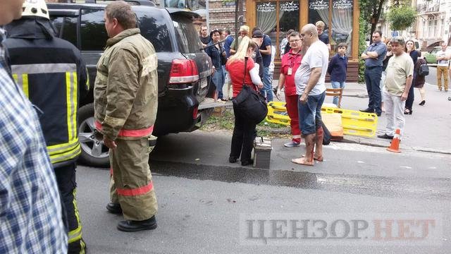 В центрі Києва підірвали джип з севастопольськими номерами