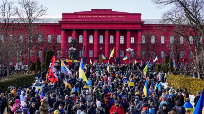 У Києві тисячі людей вийшли на марш проти російської агресії