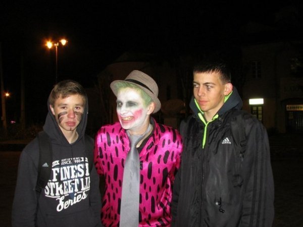 Хелловін у Луцьку: Ку-Клукс-Клан, мерці та тварини. ФОТО