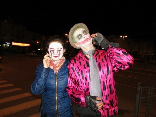 Хелловін у Луцьку: Ку-Клукс-Клан, мерці та тварини. ФОТО