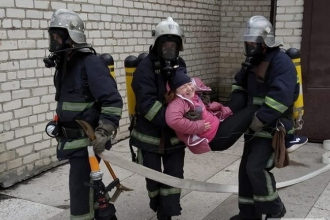 Волинські вогнеборці гасили «пожежу» в дитячому санаторії. ФОТО