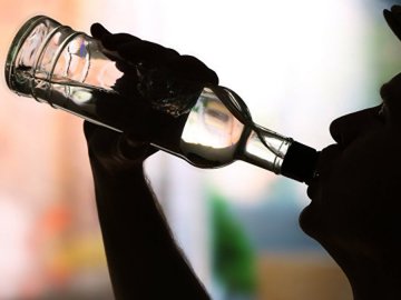 На тимчасово окупованих територіях Запоріжжя через масове пияцтво заборонять продаж алкоголю російським солдатам