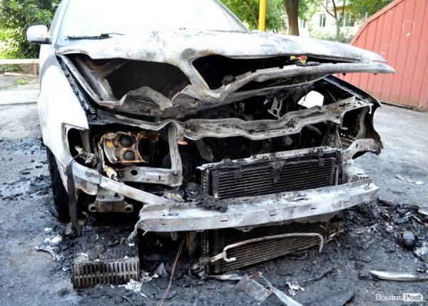 У Луцьку згорів автомобіль. ФОТО