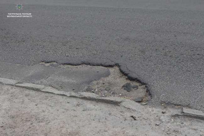 У Луцьку на Львівській – ями завглибшки понад 6 сантиметрів