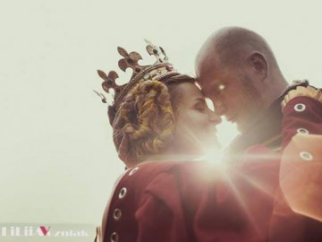 Середньовічна казка: лучанин знявся у романтичній фотосесії