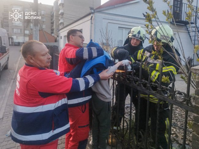 На Волині 10-річний хлопчик нахромився на огорожу. ФОТО