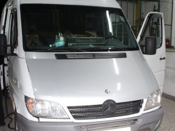 У волинському пункті пропуску затримали автомобіль з контрабандними сигаретами