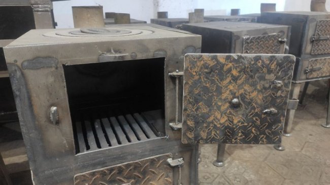 На одному з волинських підприємств почали виготовляти буржуйки. ФОТО. ВІДЕО