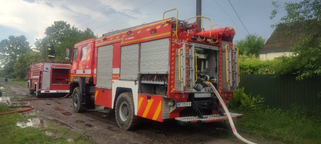 На Волині від удару блискавки загорівся хлів: загинули свині