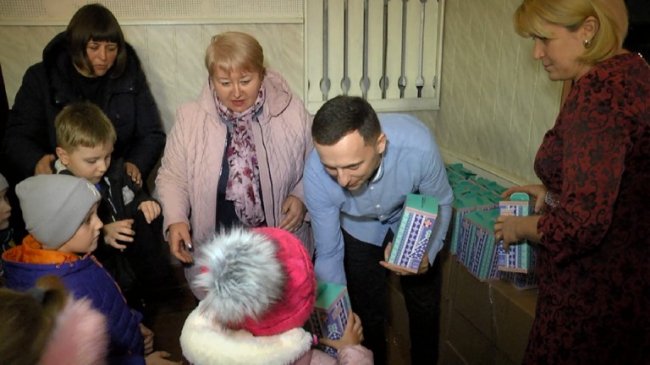 Маленькі волиняни отримали на Миколая солодкі подарунки від народного депутата