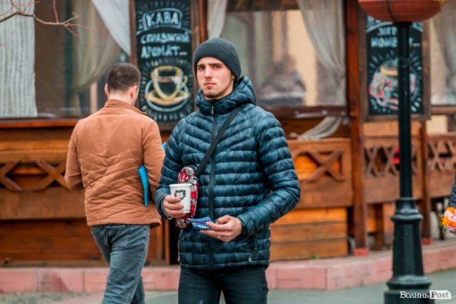 Кавовий Луцьк: як мешканці міста рятуються від холоду. ФОТО