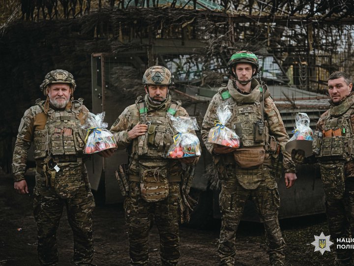 Великодня радість довжиною в тисячу кілометрів: волинським бійцям передали пасхальні набори 