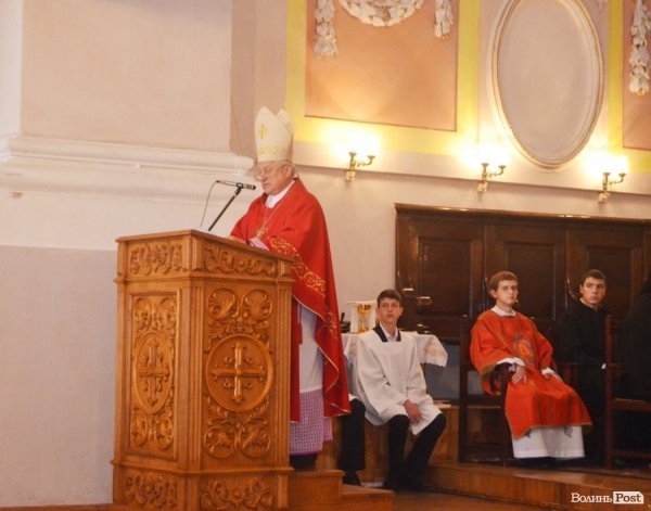 єпископ-ординарій Харківсько-Запорізької дієцезії  Станіслав Широкорадюк