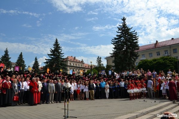 У Луцьку вручили дипломи магістрам. ФОТО