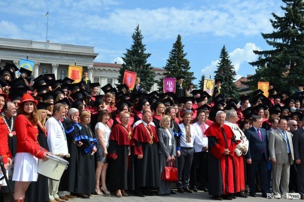 У Луцьку вручили дипломи магістрам. ФОТО