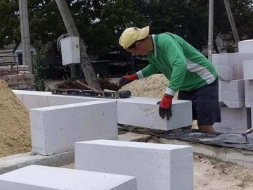 Показали, як проходить відбудова гуртожитку у Рожищі. ФОТО