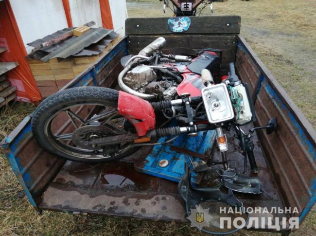 Волинянин на викраденому мотоциклі зіткнувся із мотоблоком: чоловік – у лікарні
