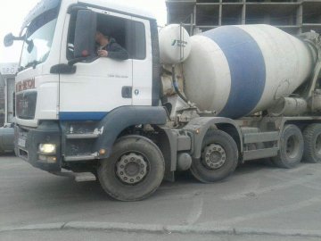 У Луцьку водій скандального «Егоїста» забруднював дорогу