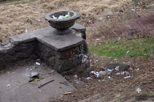 У Луцьку прибирають узбережжя Сапалаївки. ФОТО 