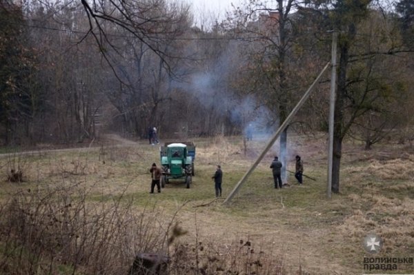 У Луцьку прибирають узбережжя Сапалаївки. ФОТО 