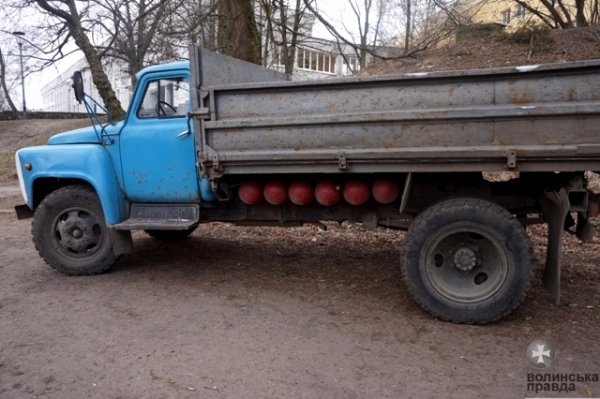 У Луцьку прибирають узбережжя Сапалаївки. ФОТО 