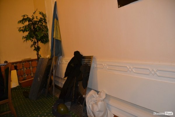 Волинська ОДА: ніч і ранок після штурму. ФОТО