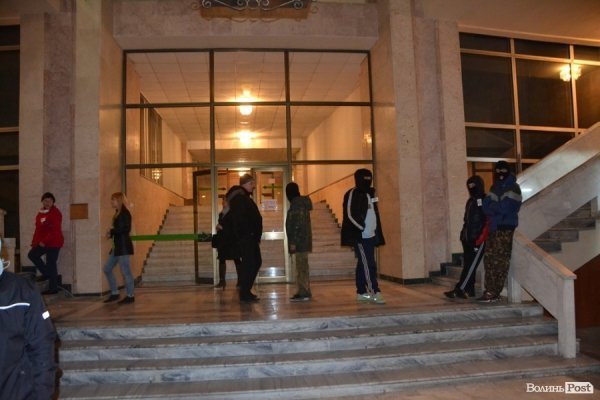 Волинська ОДА: ніч і ранок після штурму. ФОТО