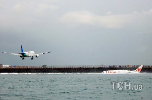 Поблизу Балі в океан упав літак. ФОТО