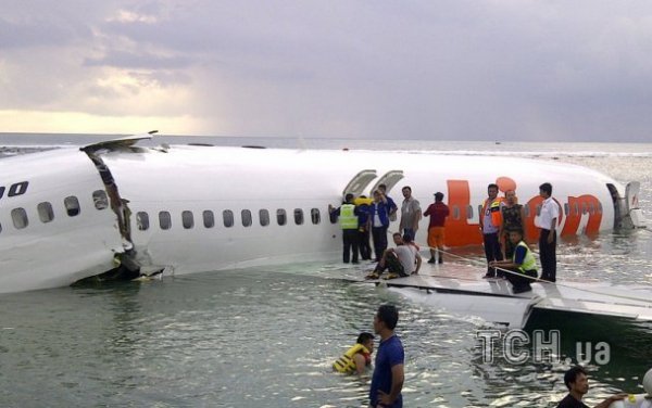Поблизу Балі в океан упав літак. ФОТО