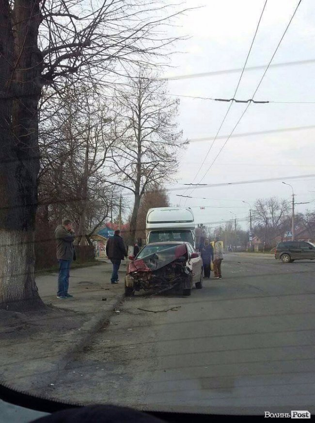 У Луцьку - аварія на перехресті