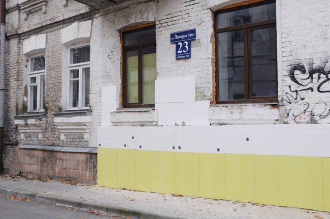 «Хто нищить наше місто?» – лучанин обурений утепленням історичного будинку. ФОТО