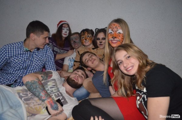 Як лучани всю ніч дивилися новорічні фільми. ФОТО 