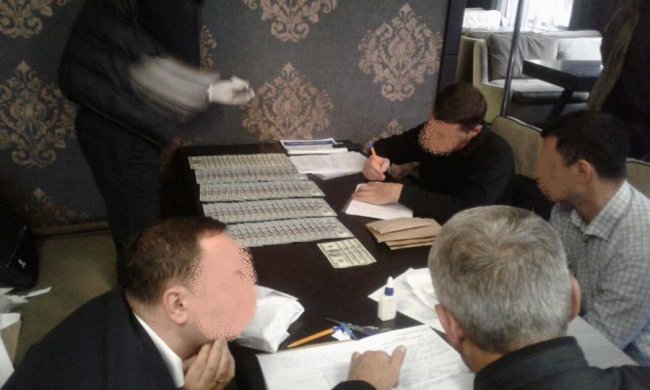 Депутат і прокурор погоріли на хабарі у 40 тисяч доларів
