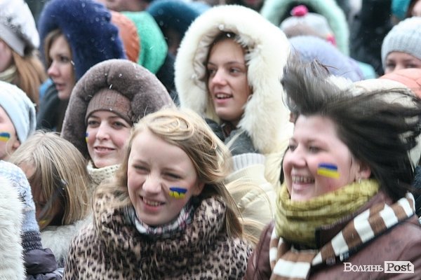 Студенти СНУ мітингували під головним корпусом. ФОТО