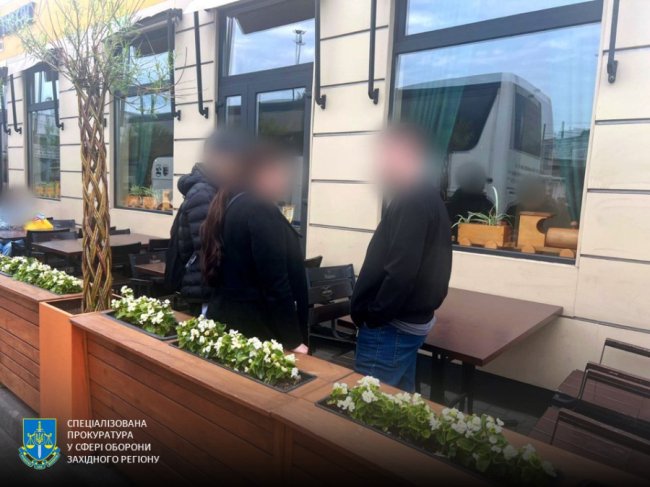 Волинянка за 25 тисяч доларів обіцяла зняття з військового обліку та виїзд за кордон