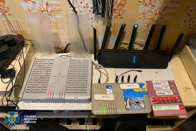 За день – тисячі дзвінків: СБУ затримала хакера, який забезпечував окупантам мобільний зв’язок в Україні 