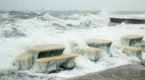 Набережна в Одесі перетворилася на льодове містечко. ФОТО