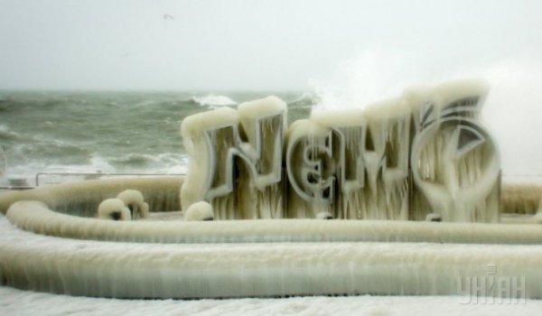 Набережна в Одесі перетворилася на льодове містечко. ФОТО