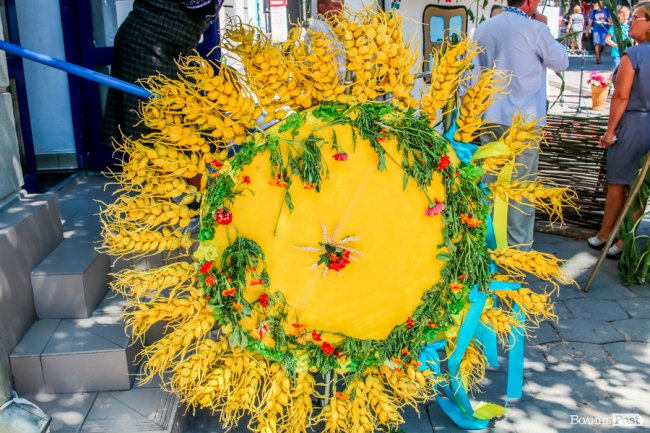 Народні розваги і море людей: в центрі Луцька «гуляє» етнофестиваль. ФОТО 