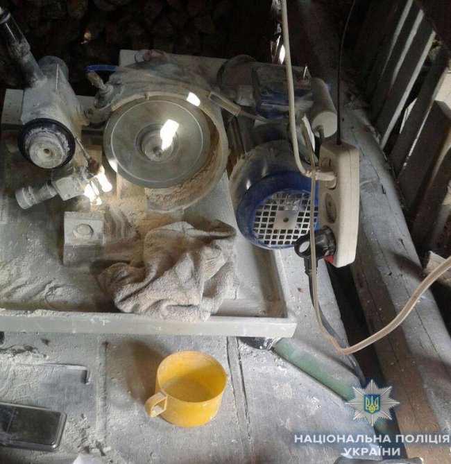 На Волині ліквідували цехи, де обробляли бурштин на експорт