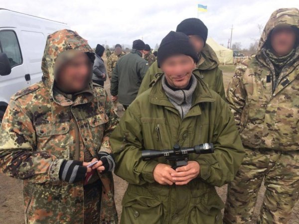 Демобілізований волинянин віддав волонтерам своє військове спорядження. ФОТО