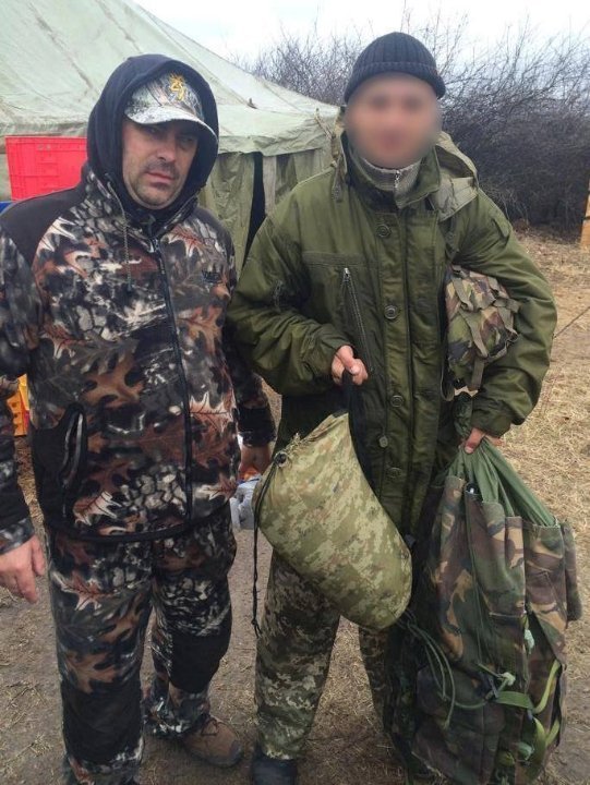 Демобілізований волинянин віддав волонтерам своє військове спорядження. ФОТО