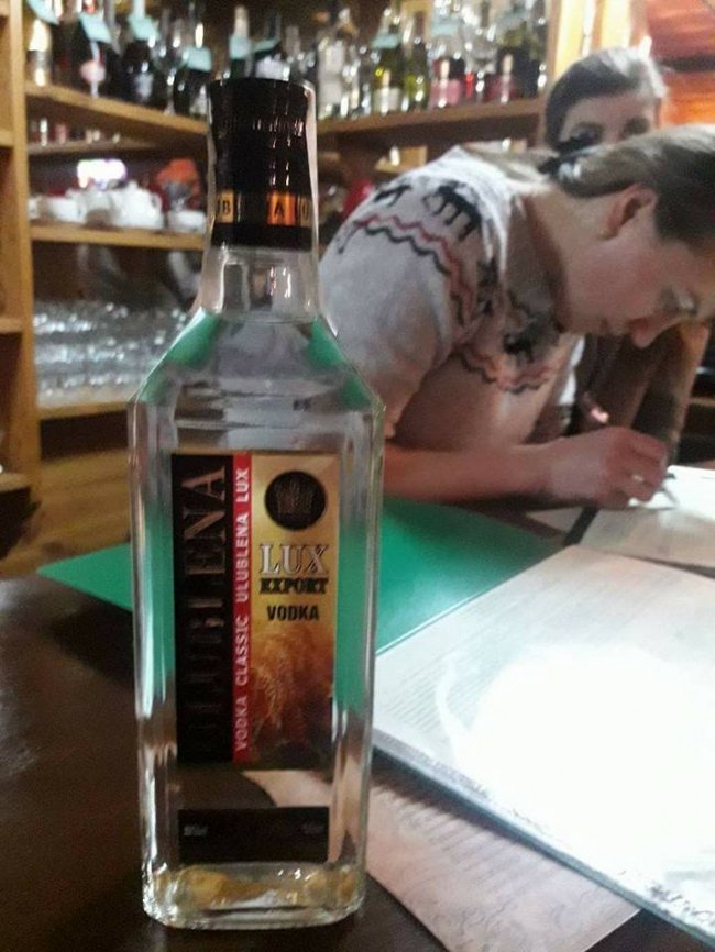 У Луцьку муніципали викрили «точку», де вночі продають алкоголь